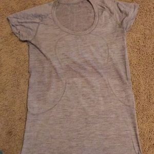 Gray shoe sleeve lululemon run swiftly top